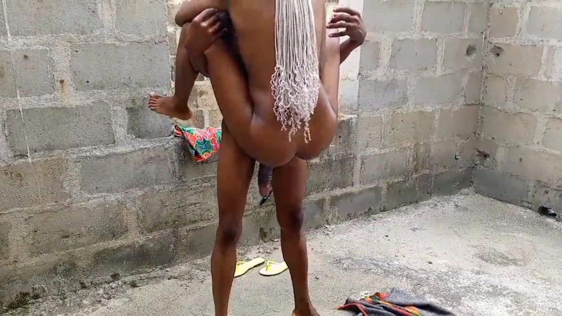 Danadinha da Mia Khalifa em em cima do sofá brincando de coar a xoxota - MY EBONY TEEN STEPSISTER LEFT THE HOUSE TO MEET A MONSTER BIG BLACK COCK STRANGER IN AN UNCOMPLETED BUILDING